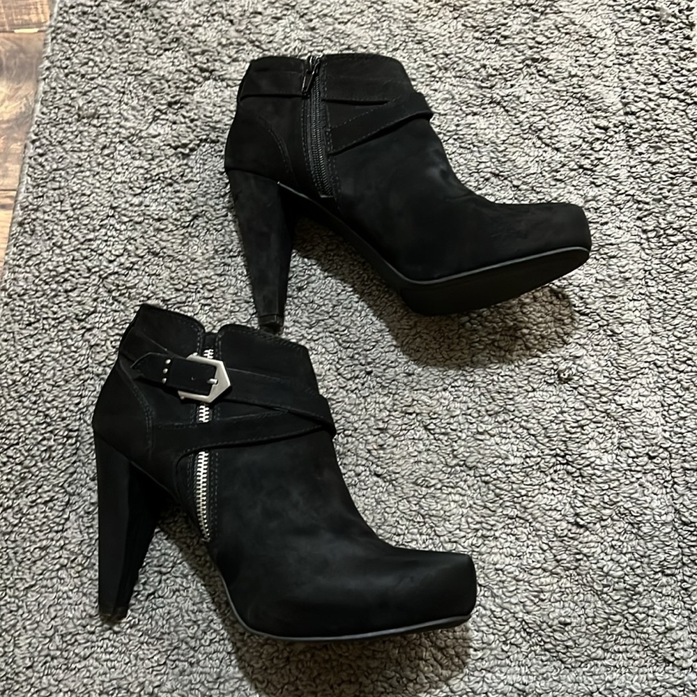 Guess Zip Up Bootie. EUC. Sued like look and feel. Almost 4 1/2 inch heel.